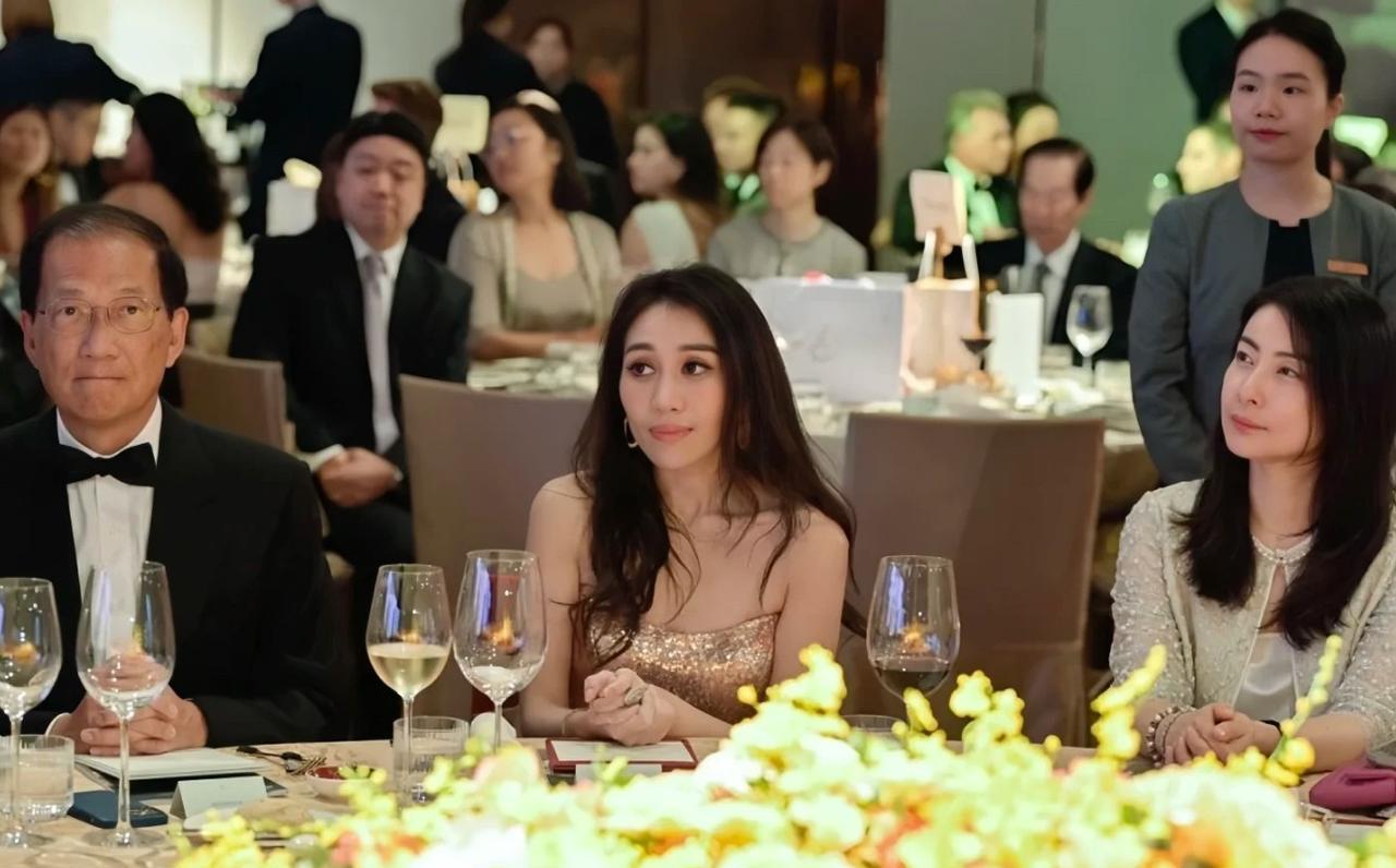 郭晶晶这个级别的，在任何豪门和权势面前都可以从容淡雅，因为她在自己的领域就是女王