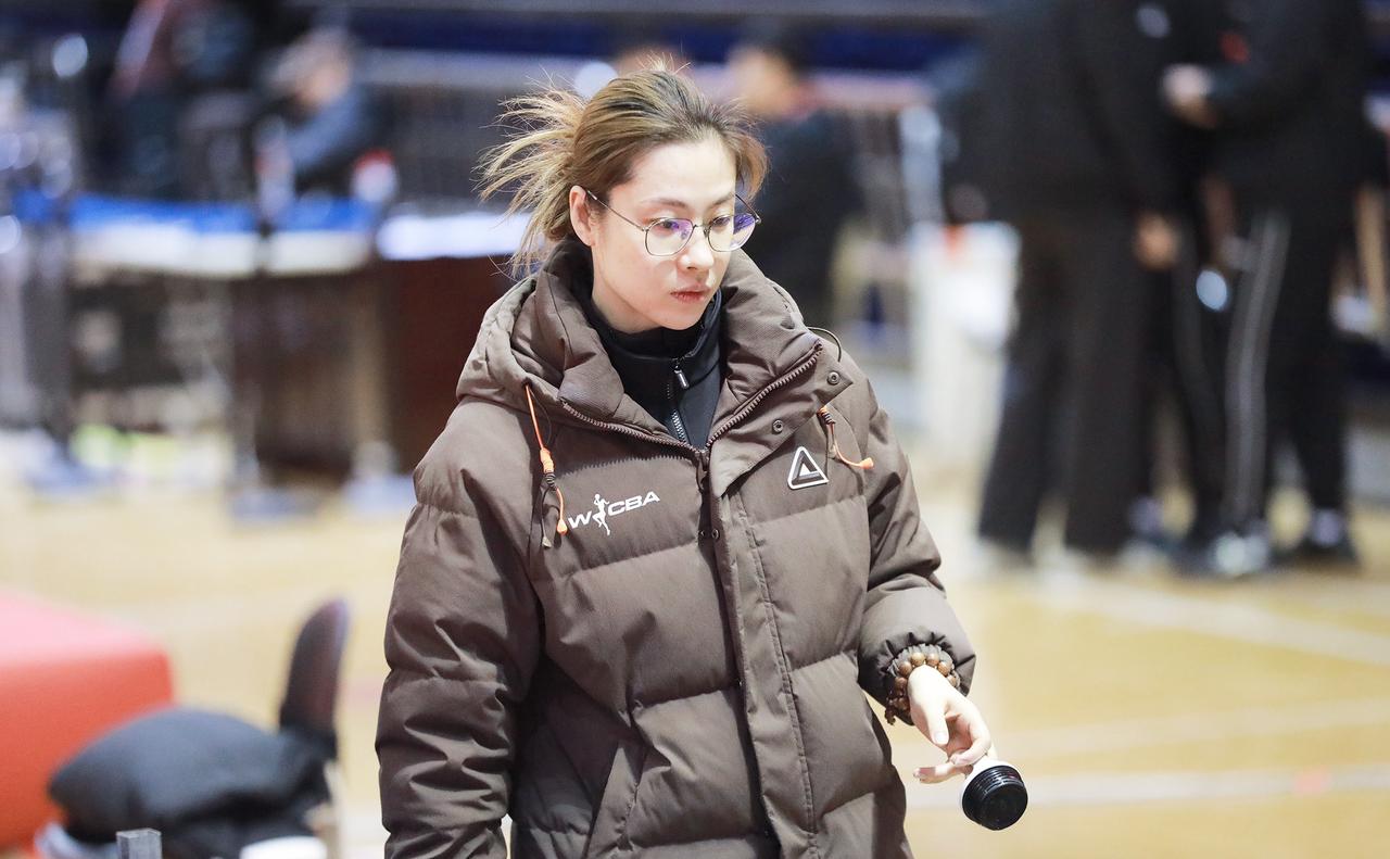 女篮陈晓佳也算是自己家球员帮助了她！为何我这样说，因为我是通过比赛的结果数据