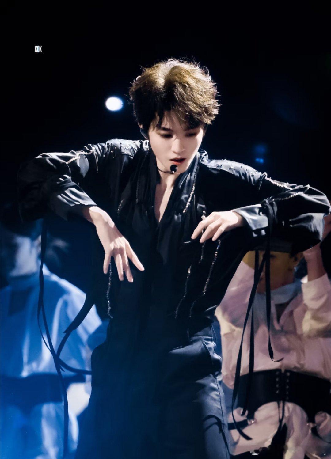 王俊凯的自拍角度没办法，此男就是如此权威，内娱颜值模板（没有之一），美不过xxx