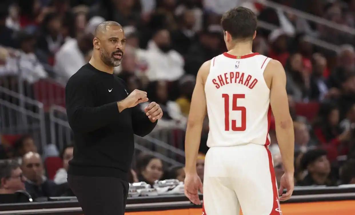 乌度卡还真听球迷劝！上一场打76人，在谢波德带领反击并反超的情况下，在加时赛