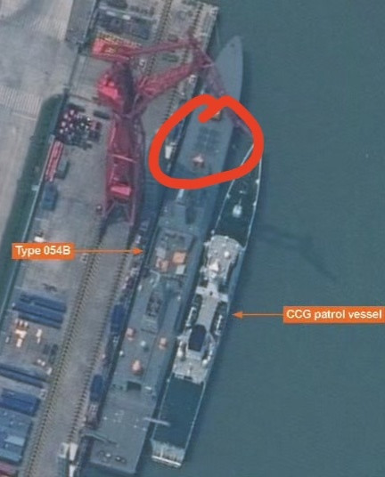 疑似第二批次我国054B护卫舰，垂发从32口升级为48口。并且反舰导弹疑似升级成