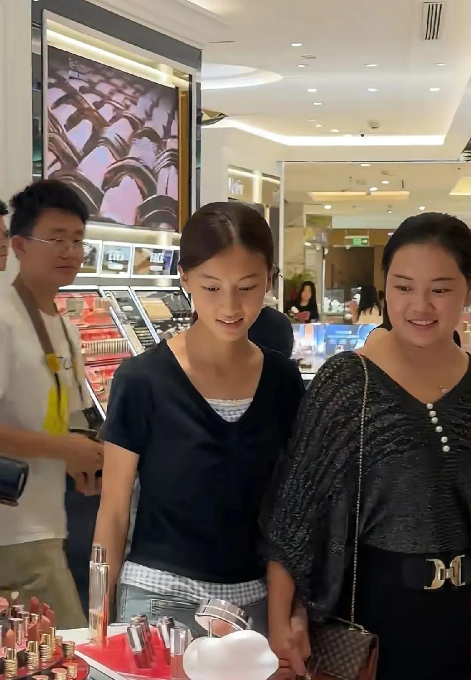 心急吃不了热豆腐啊！七七的妈妈，该怎么说你好呢？没错，七七确实火了，于正