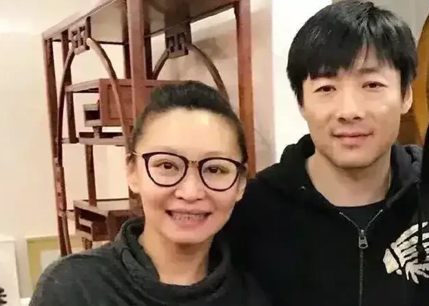 2012年，殷桃和祖峰拍了一场吻戏，拍完后，殷桃觉得对不住自己的好闺蜜刘天池，便