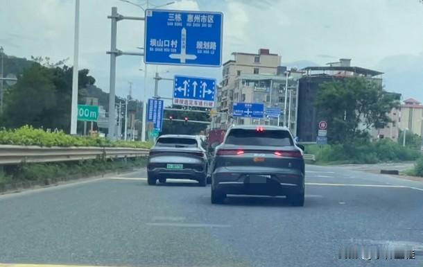 第一次在路上看见比亚迪唐L实车！讲真，虽然实车前脸比网图好看不少，但我还是觉得