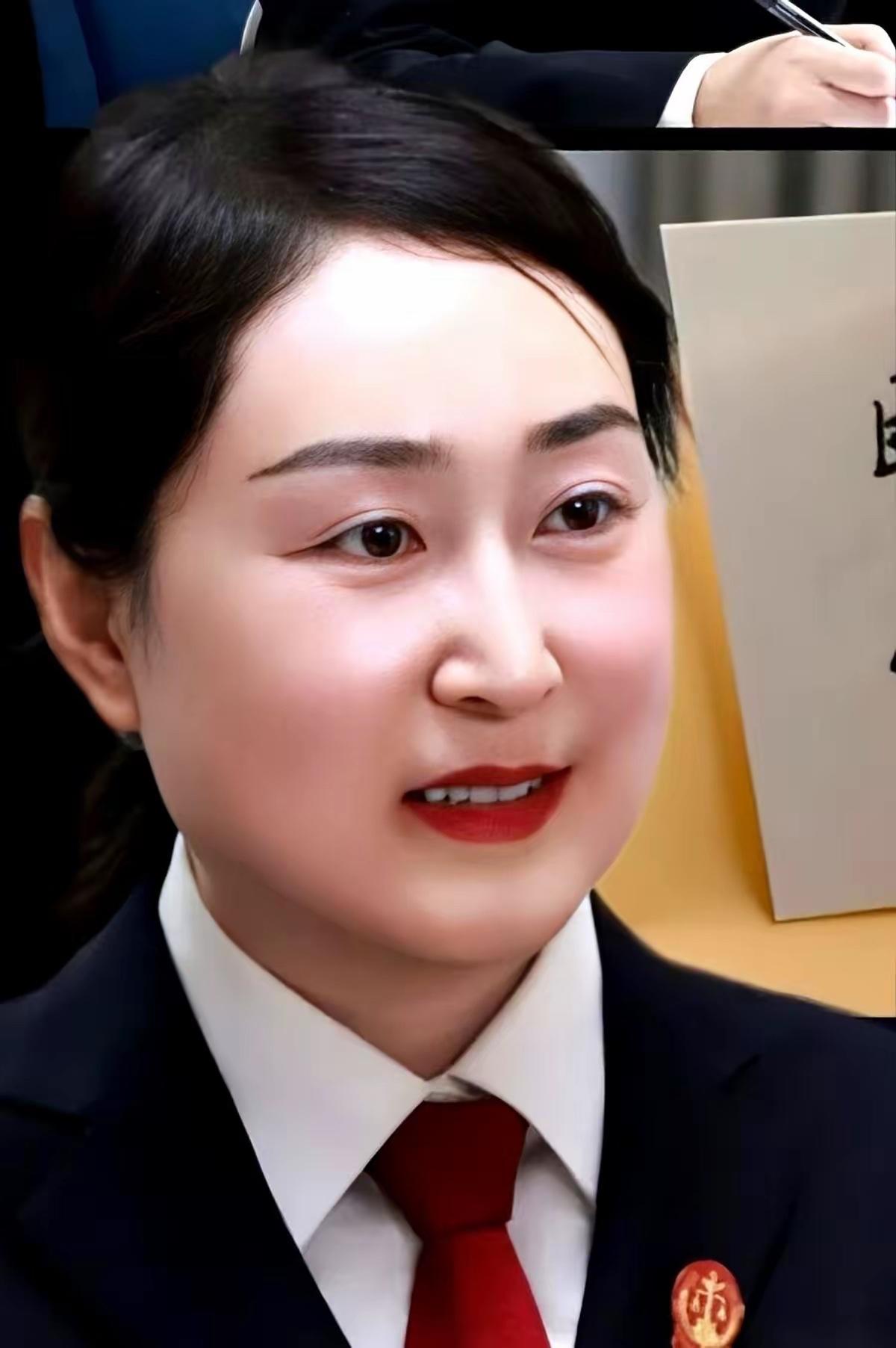你敢信吗？之前办扫黑除恶大案、卷宗摞得比人高的宝鸡女法官龚培静，刚拿了全市扫黑除