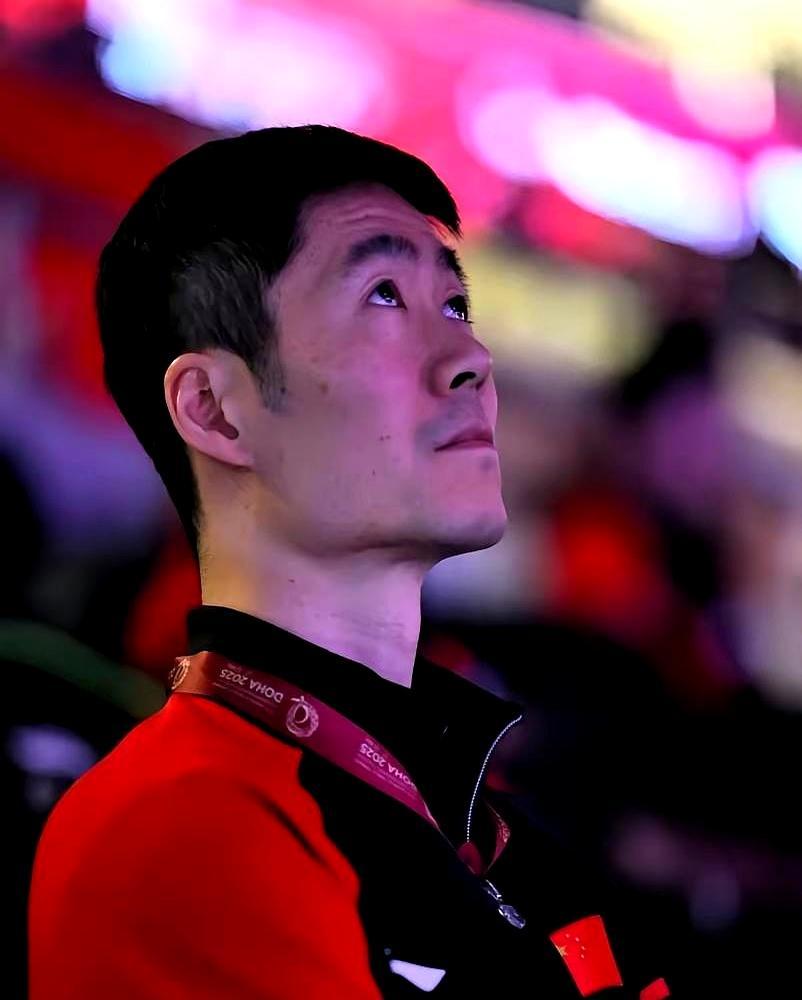 她身兼三项，有人却已拿四冠。国乒把女单、女双、混双的担子，全压在了04年的