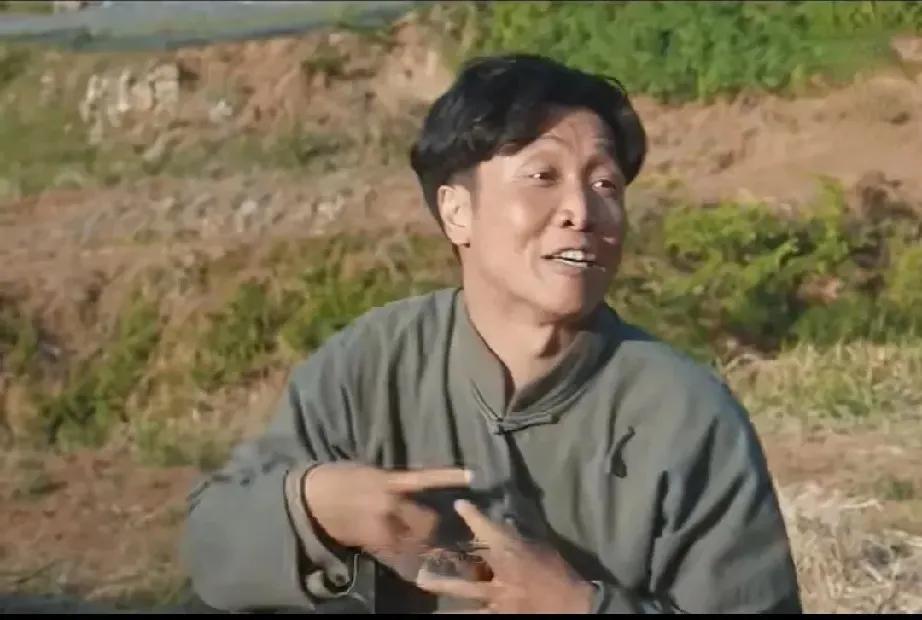 追剧《生万物》昨晚的剧情太有意思了！郭龟腰、宁可金，一个是江湖上的混子，一个是