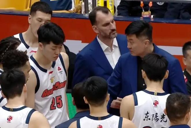 我追广东十五年，头一回见全队靠一个外援扛38分，最后还输13分！山东9