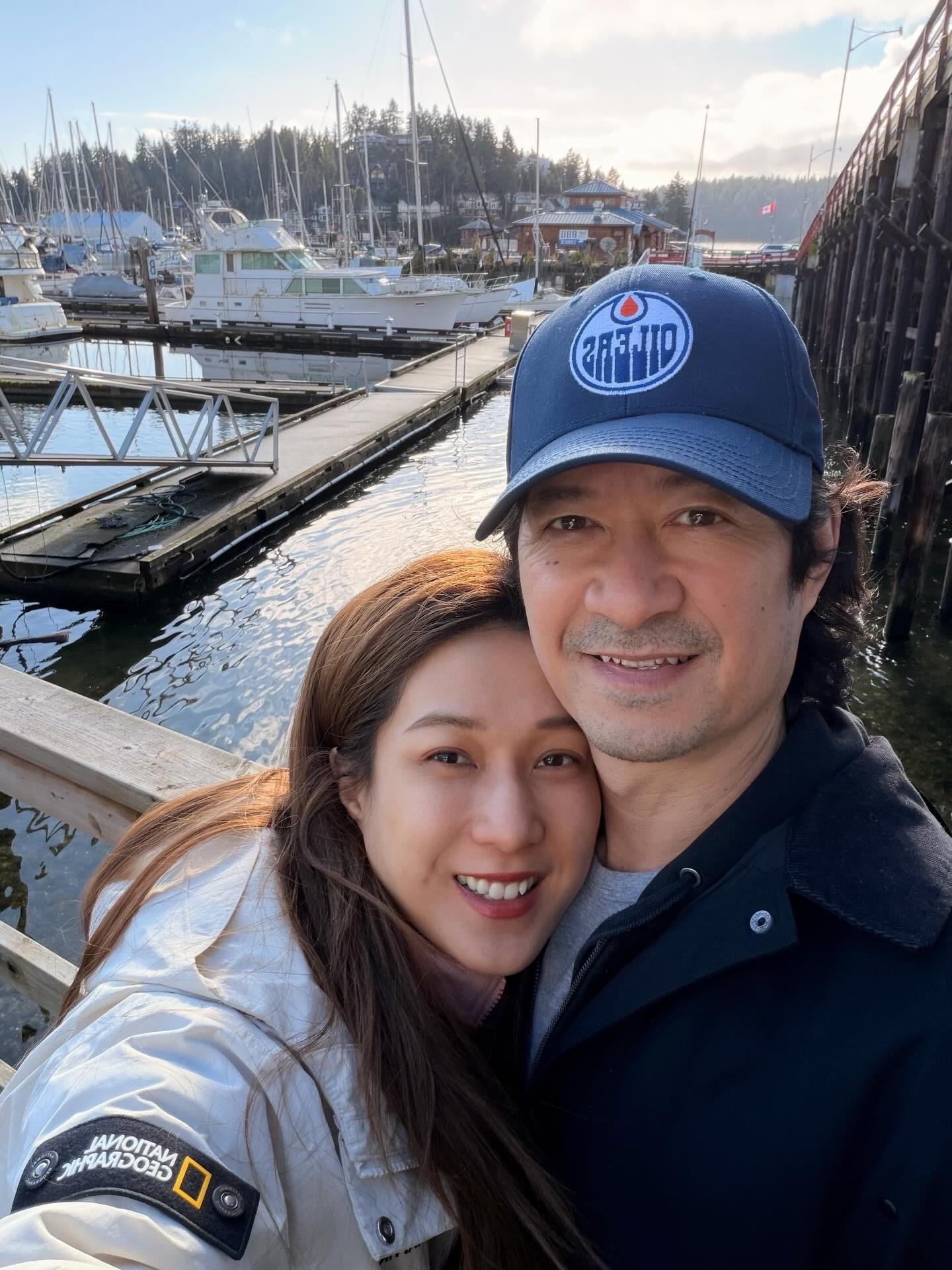 钟嘉欣晒与老公合照：HappyValentine’sDay