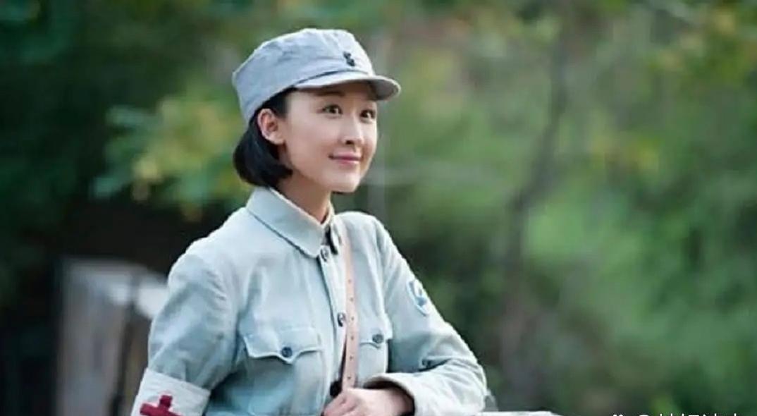 1954年，和丈夫失散25年的女红军伍道清，偶遇了老战友，老战友跟她说：“你丈夫