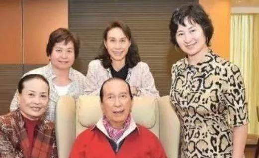 2008年，86岁的何鸿燊看上了3姨太的女护工郑咏诗，只因有一技绝活让何鸿燊特别