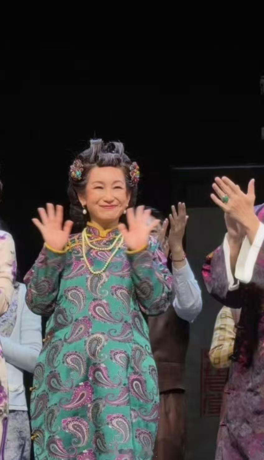 没认出这是秦海璐天呐！没认出这是秦海璐啊，大赤包造型太独特了！秦海璐大赤包造型