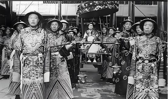 很多人不理解，现在网上把清朝说得一无是处，但是为什么能统治268年？我说实话，清