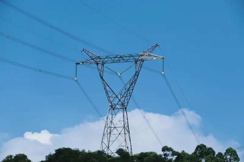 电力股不用担心！他强任他强，清风拂山岗；他横任他横，明月照大江。用来形容电力