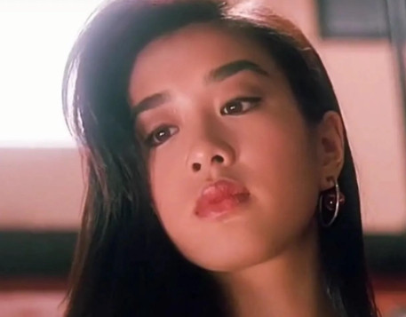 1994年，李连杰拍了《中南海保镖》，其中有一场和钟丽缇的吻戏，钟丽缇非常配合，