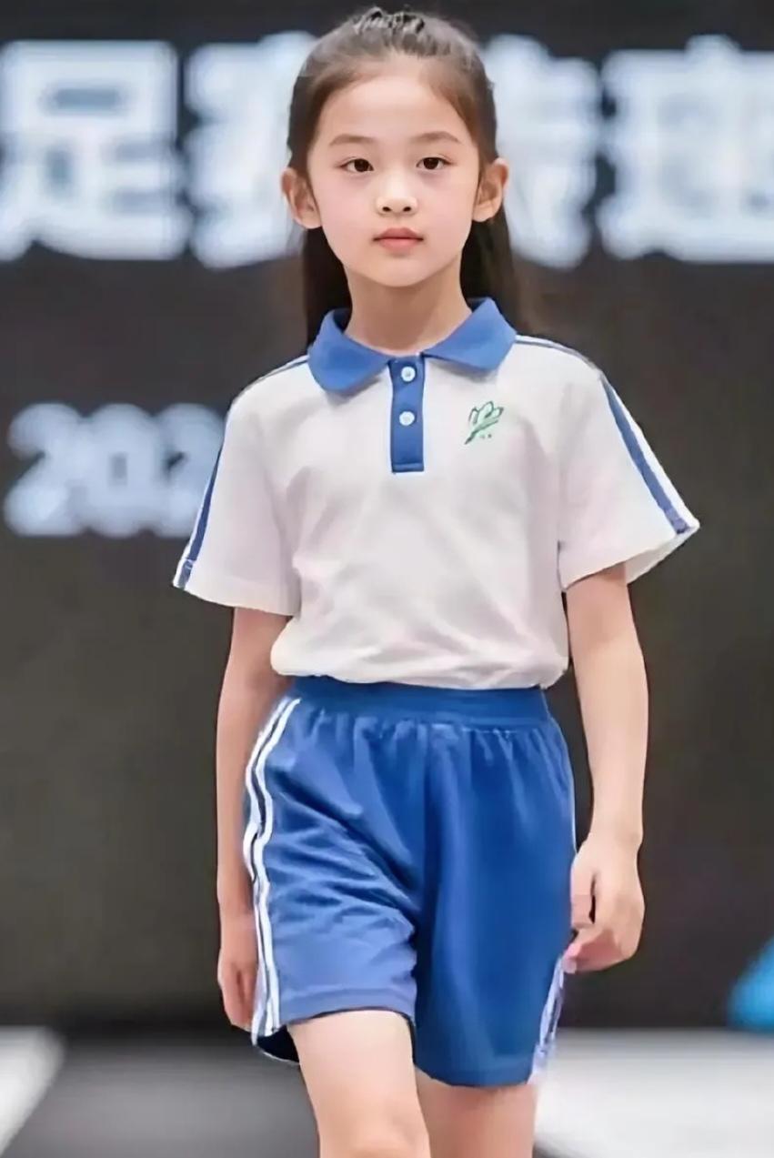 最美校服，不是颜色，也不是款式，听完深圳友友的解释，我才知道“最美”最亲切的