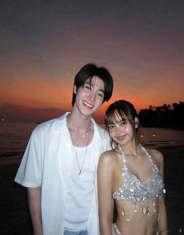 lisa晒出新男友亲密合照，酷似当年与三公子的场景，这次身份背景居然彻底互换
