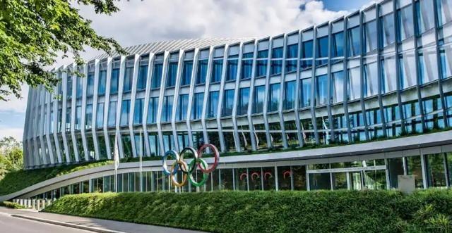 国际奥委会最终还是不得不向特朗普妥协了，国际奥委会26日发布公告：奥运会或国际奥
