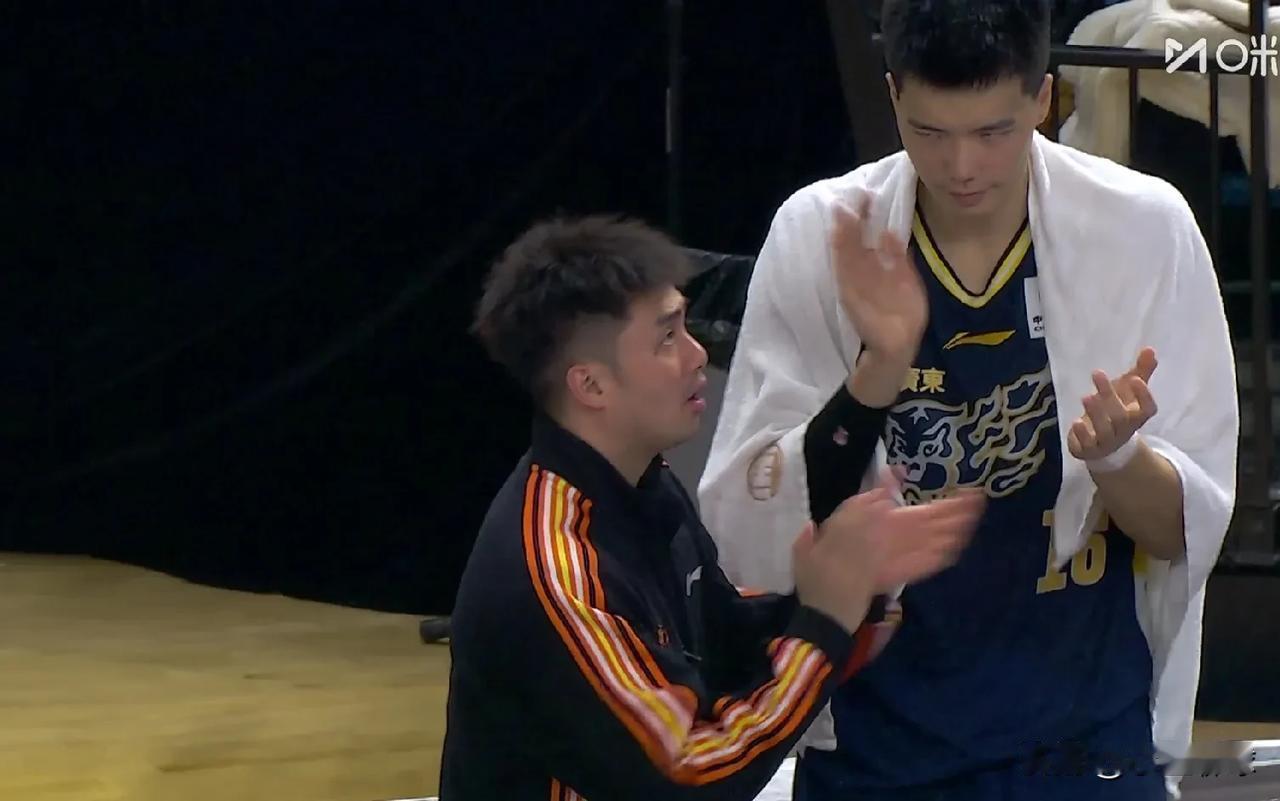 现在的CBA官方大概是进入两难的境界了，是死扛到底还是说就便宜点把转播权给咪咕？