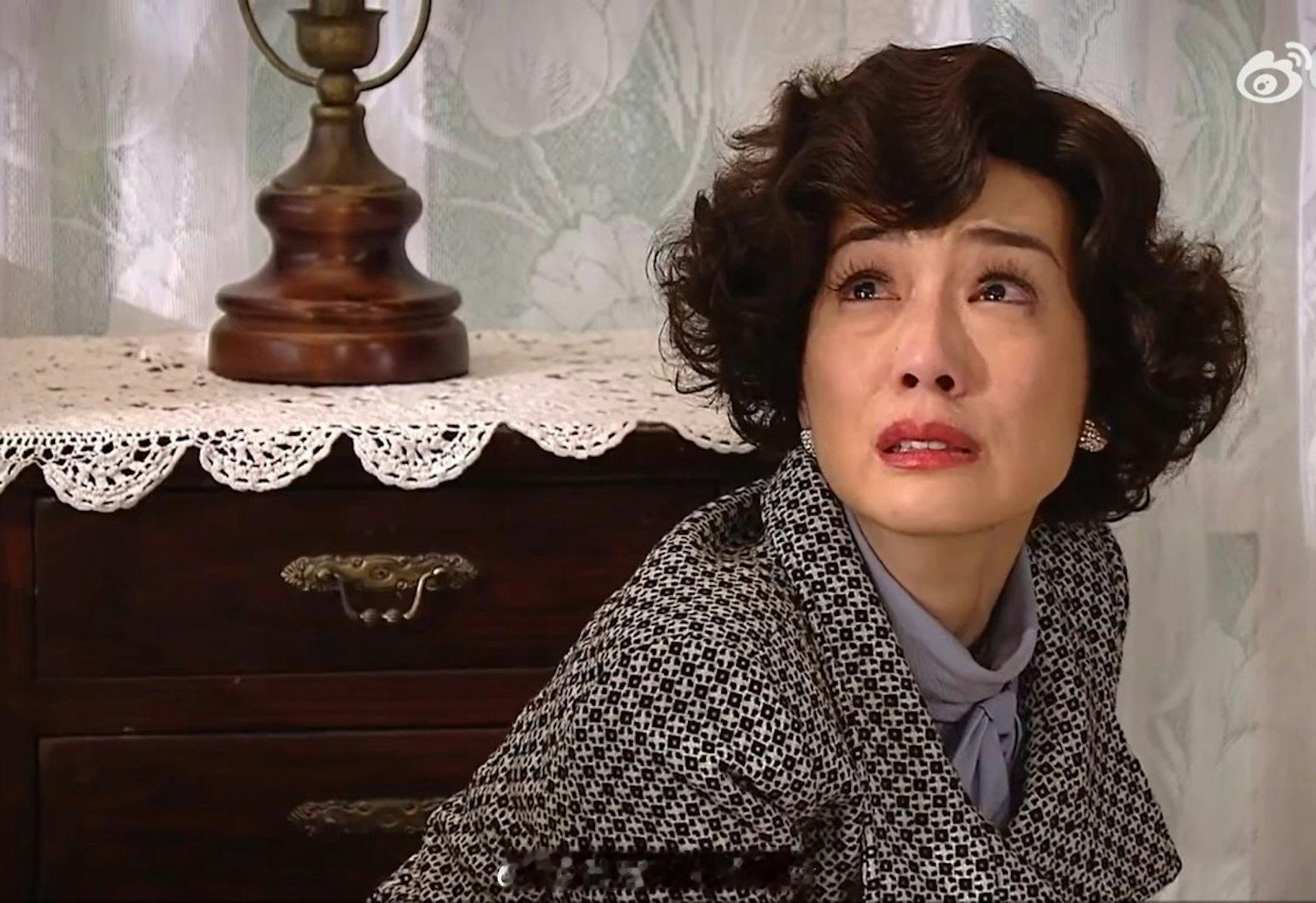 香港01：江美仪自揭夺视后陷入事业低谷户口缩水：真的没工作，零收入TVB视后江