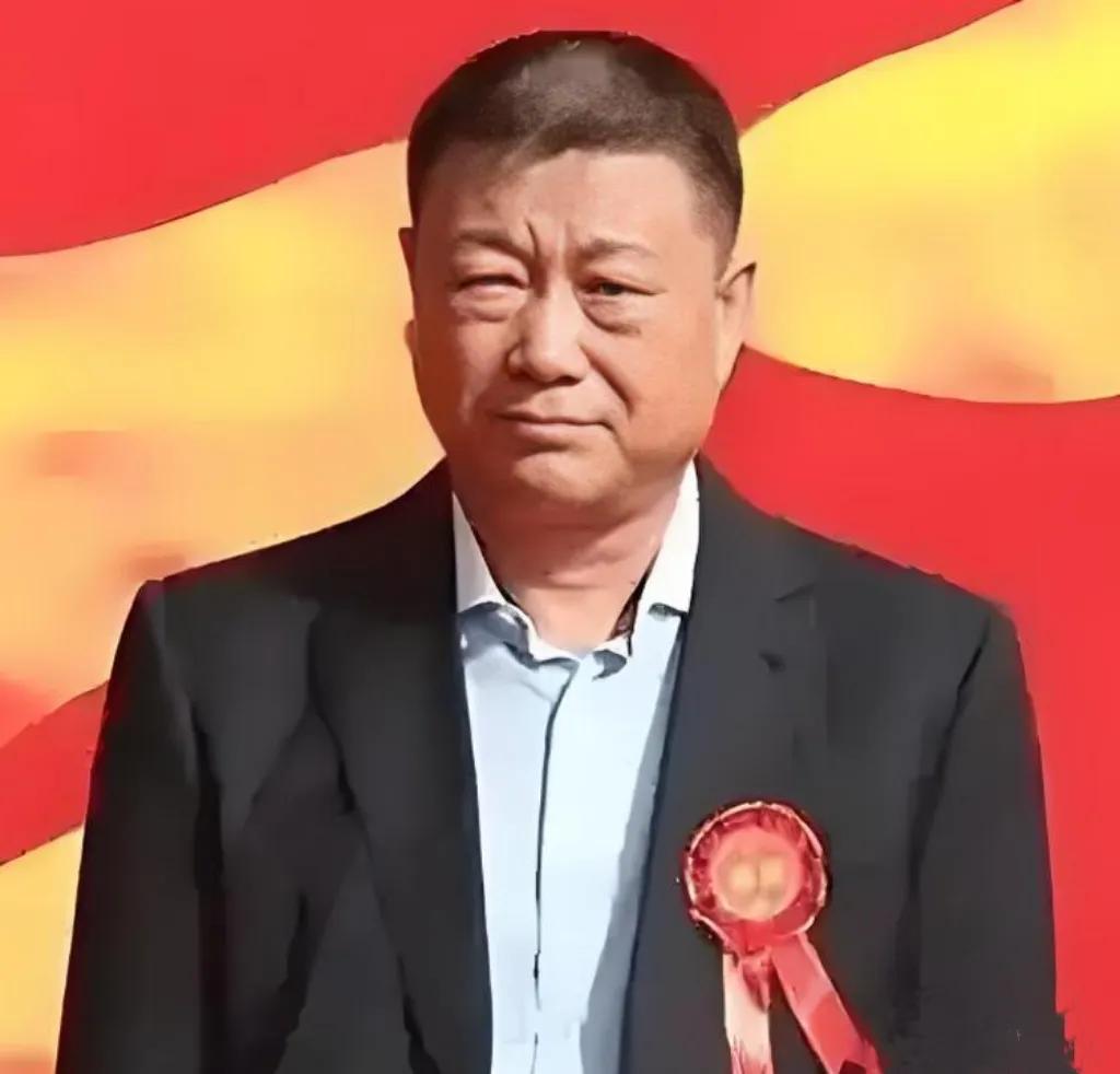 新疆首富米恩华太绝了！193亿身家，却蜗居旧小区，蹲食堂啃馒头。身为华凌集团