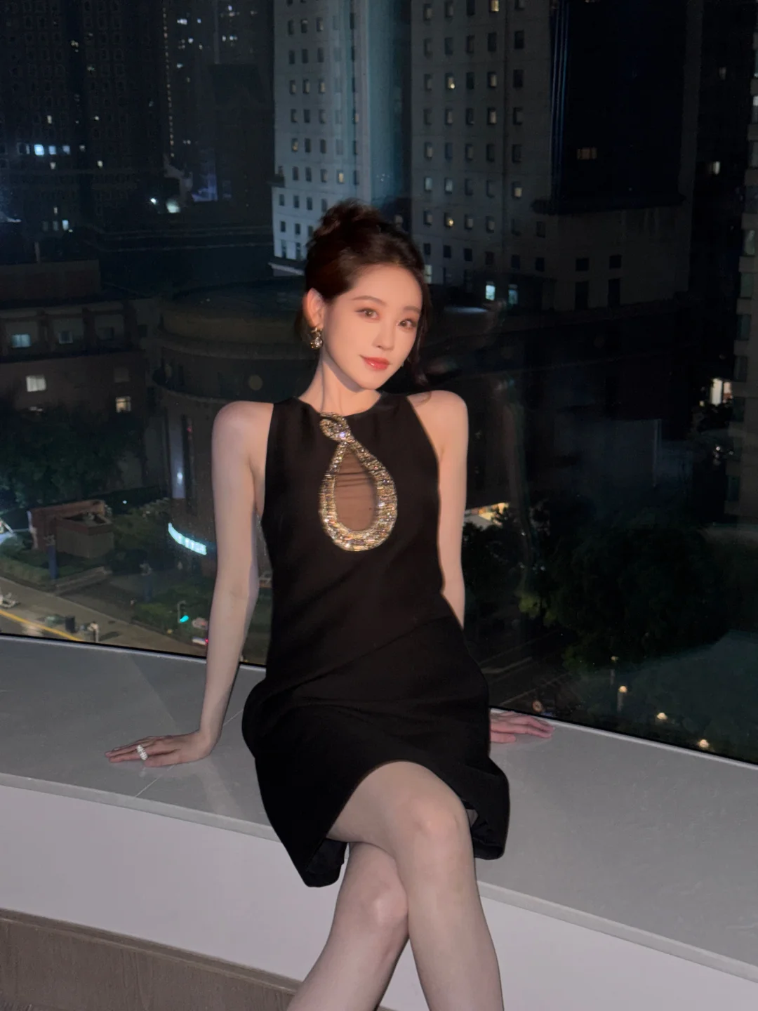 祝绪丹这套穿搭好美呀，泠泠月色，绮序流光。