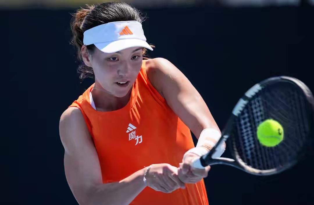 前法网冠军奥斯塔彭科又输了！输掉一场比赛不至于，让她憋屈的是，几乎是以同样的