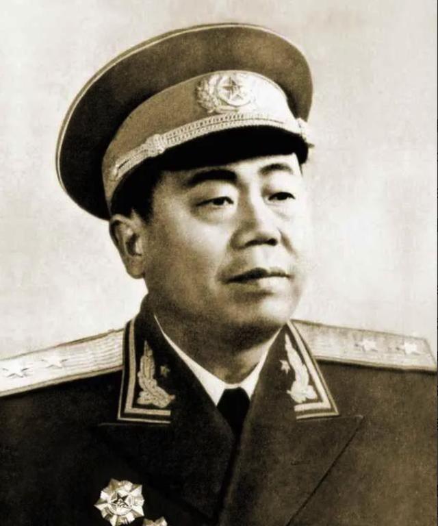 1950年，飞行员伙食标准太高，有个干部有意见，华东空军司令员聂凤智知道后，笑道