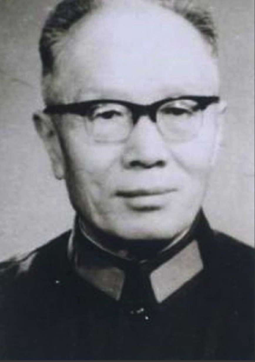 1942年，万毅被捕，蒋介石下密令杀他，万毅得知后，瞅着看守没注意，翻墙跑了。谁
