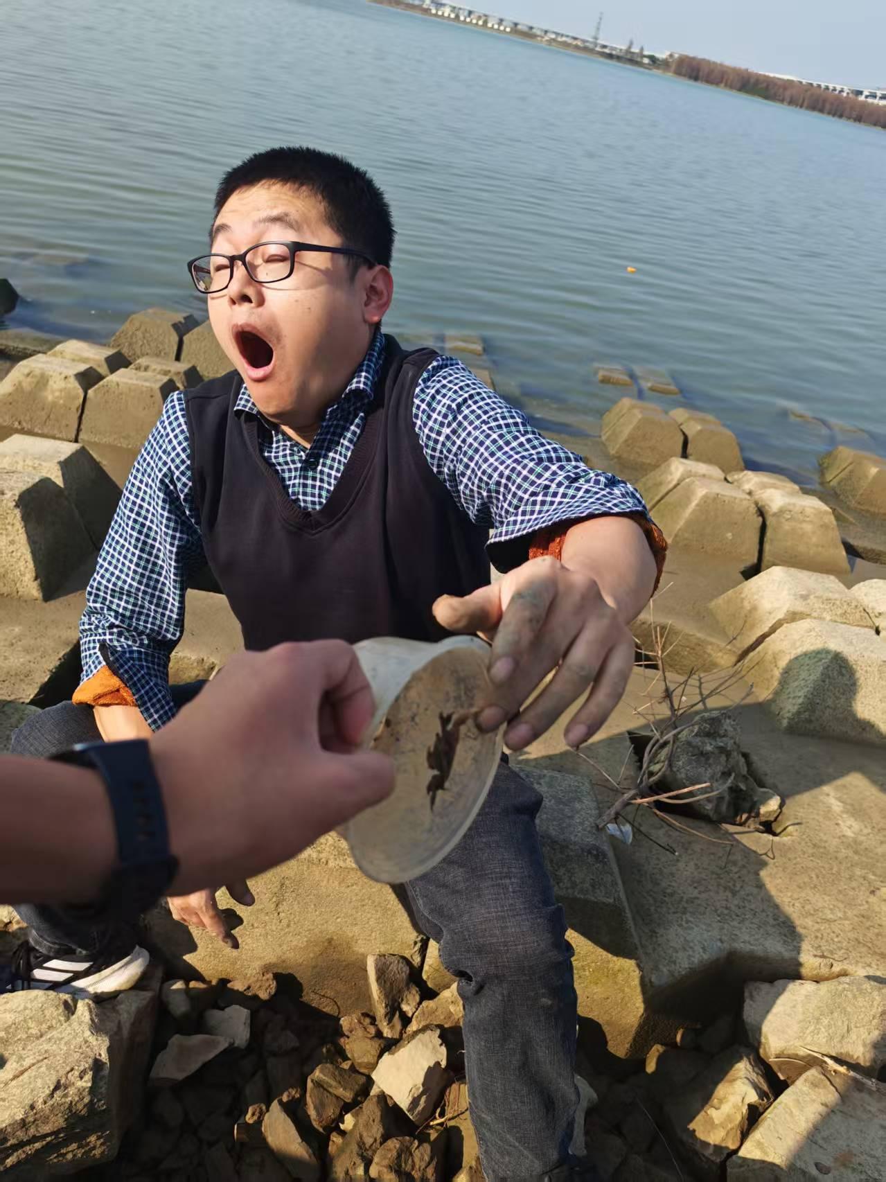 表情为何如此浮夸？