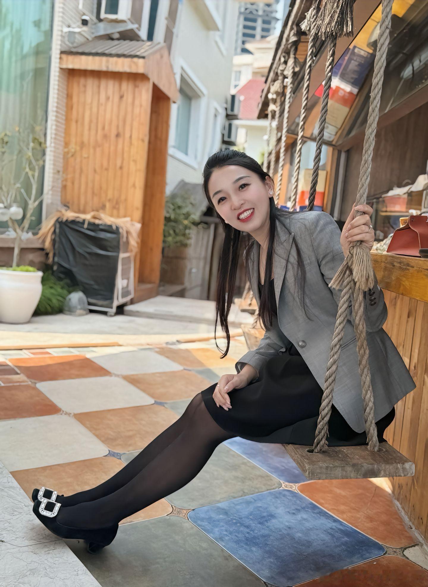 保时捷女销冠回应AI视频诽谤保时捷女销冠确实很有亲和力，但你AI造黄谣确实有点过