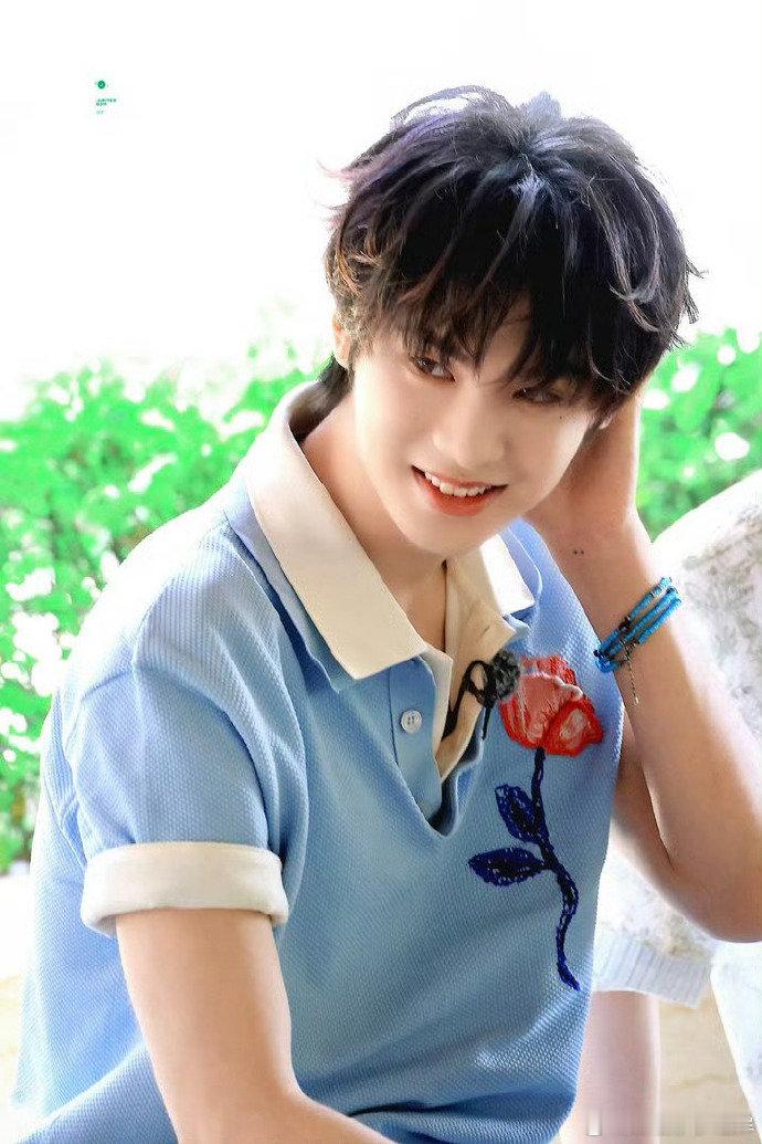 王安宇田曦薇黄明昊校服路透王安宇田曦薇黄明昊你们三个人里有三个人很萌！三小只这