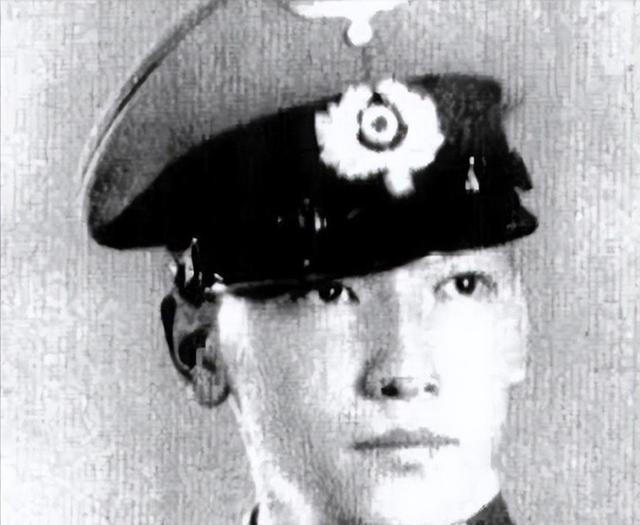 1997年，蒋纬国去世的消息轰动了全台湾，但是并不是因为他的死讯，而是因为他的遗