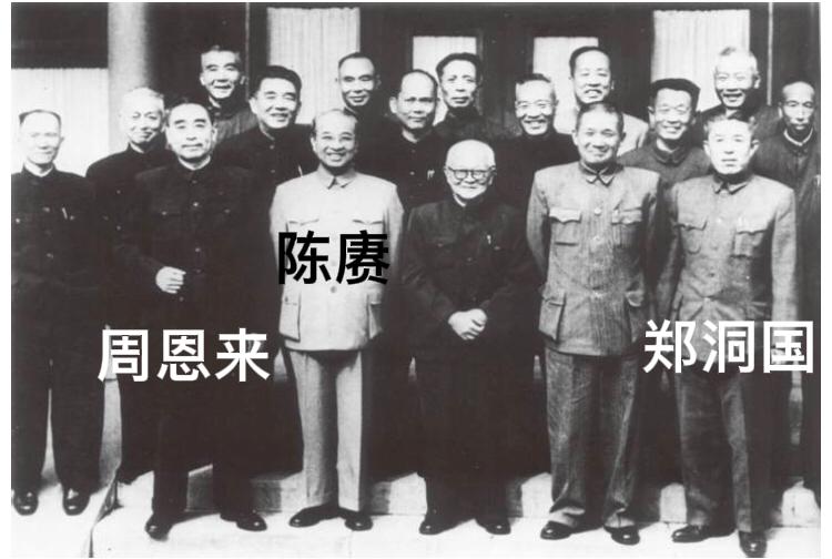 1950年周总理请郑洞国吃饭，问他：“如果我们出兵朝鲜，能打赢美军吗？”郑洞国