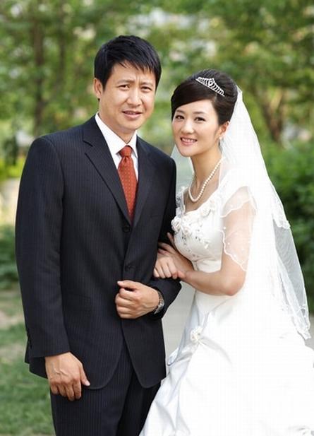 2004年，前妻嫌弃张国强没有本事赚钱，执意要和他离婚，张国强苦苦挽留，