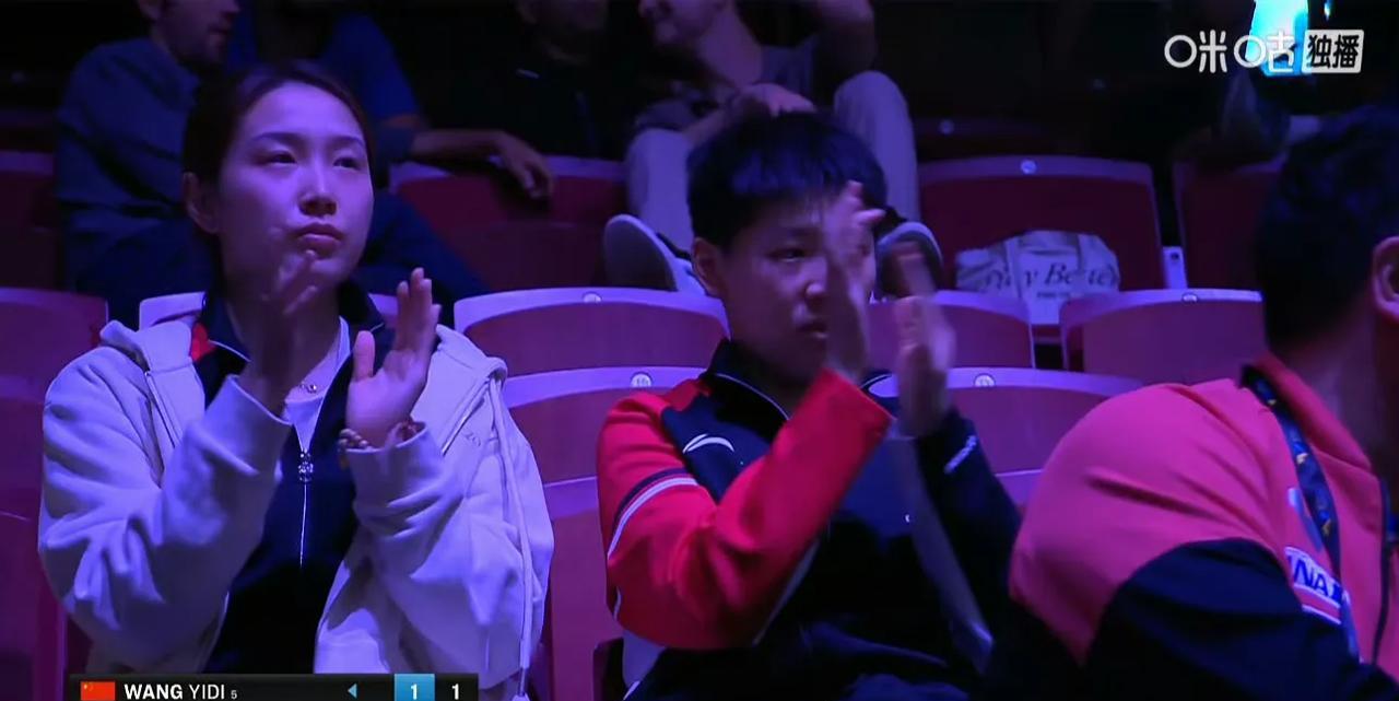史诗级突破！大迪对香香拿下第一局！大迪再接再厉，大迪对场外李大成指导的战术执