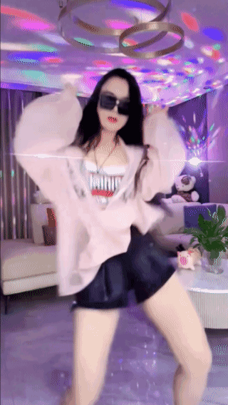 她在摇曳，可我在心动！