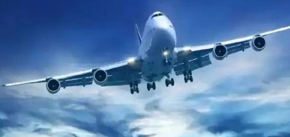 2009年，中国一架国际航班降落在曼谷机场，女机长打开舱门，忽然听到几声“滴答”