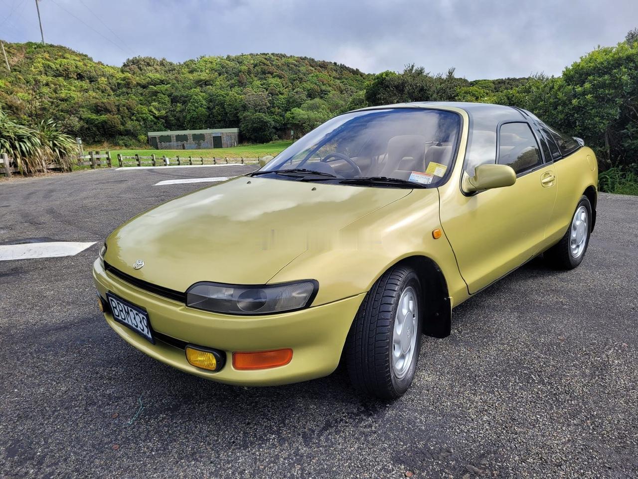 丰田Sera，这小车很有个性哈！！！这台车属于概念车一经展出就被消费者逼着投产~