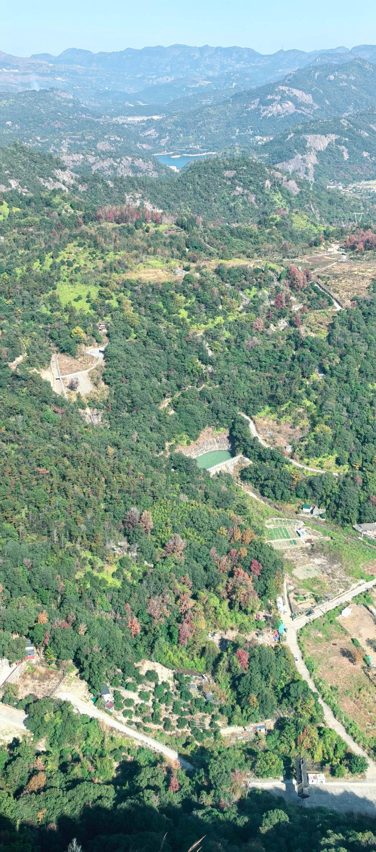 登上山顶看美景登高望远放飞心情赋闲生活高山美景如画