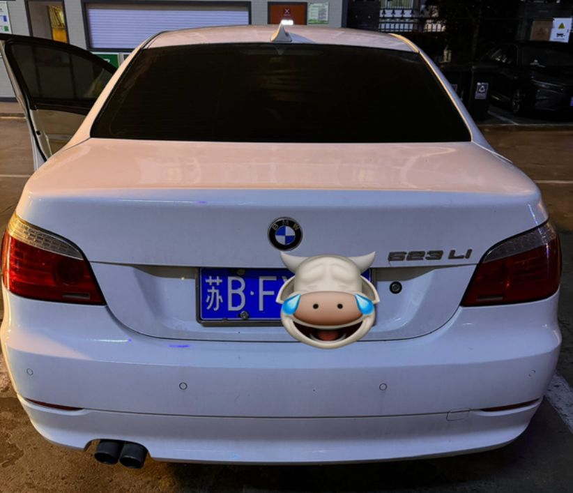 今天开了我哥的老5系，驾驶感受很好车子是10款的523，账面数据才2.5L1