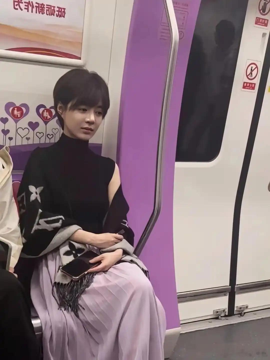 事实证明，人漂亮什么发型都好看。​​​