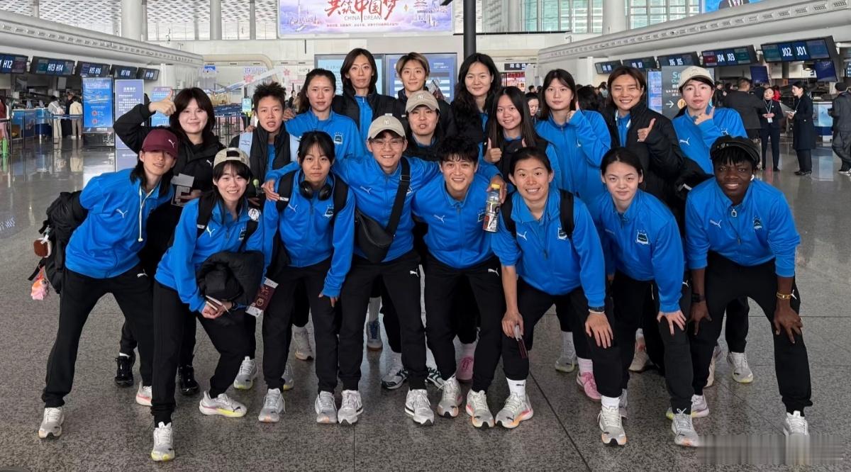 武汉江大女足发兵摩洛哥，出战女足冠军杯！刚刚，王霜领衔武汉江大女足从武汉出发前往