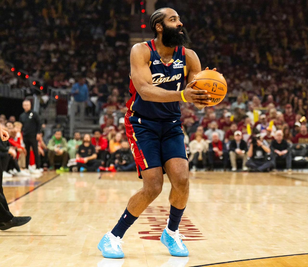 2-0！骑士115-105再擒猛龙，哈登、米切尔、莫布里三驾马车真的防不住！骑