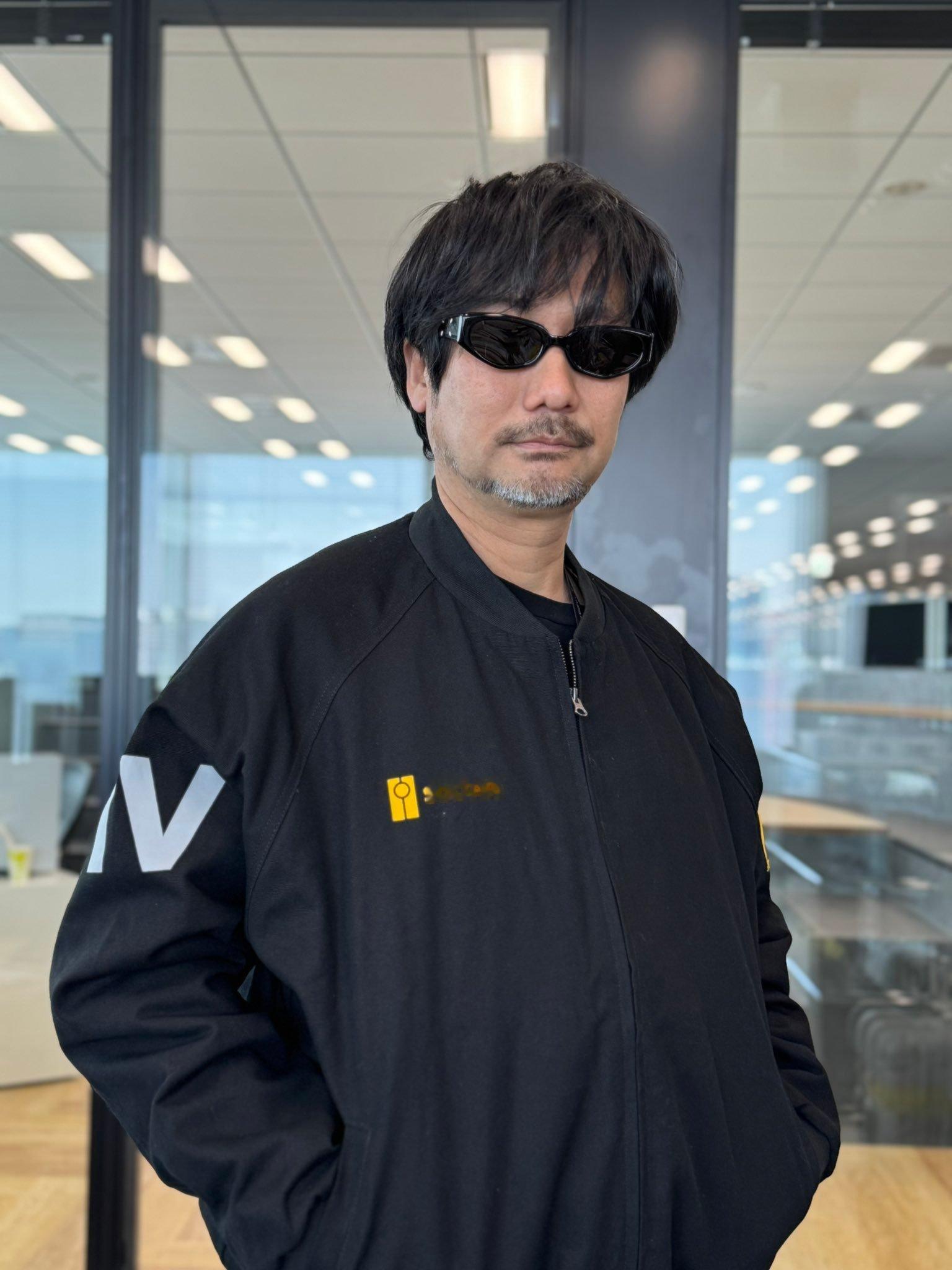 【岛哥哥新严选】小岛秀夫最近发推晒了《沙罗周期》限定服饰，力挺索尼独占新游。小岛