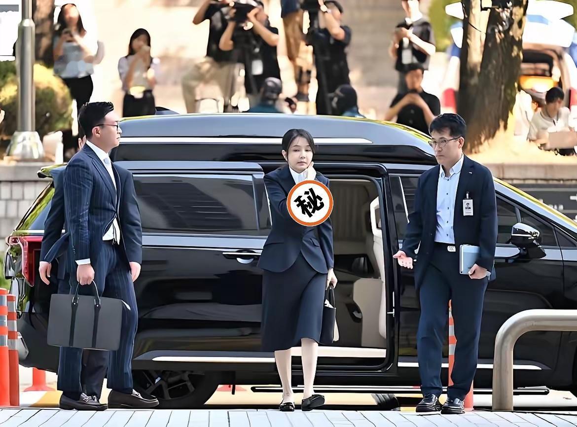 看来，李在明还是放了金建希一马1月28日，韩国首尔中央地方法院对尹锡悦夫人金建希