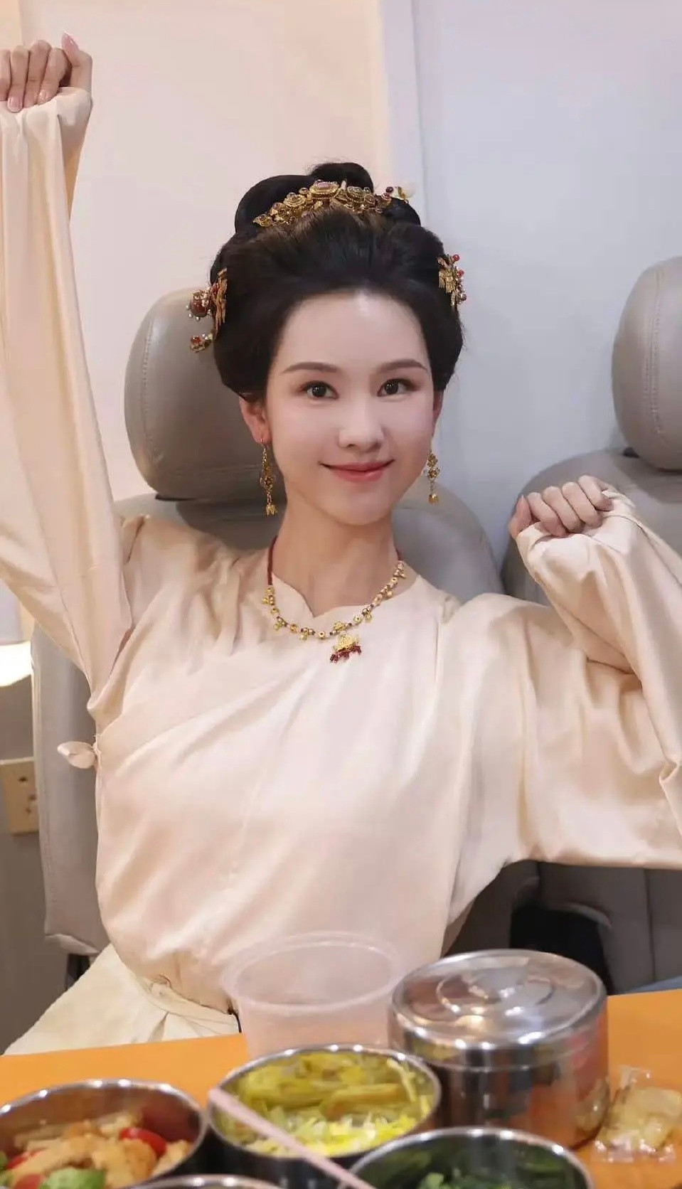 刷到一张陈都灵不敢信！她不会去ym了吧……​​​