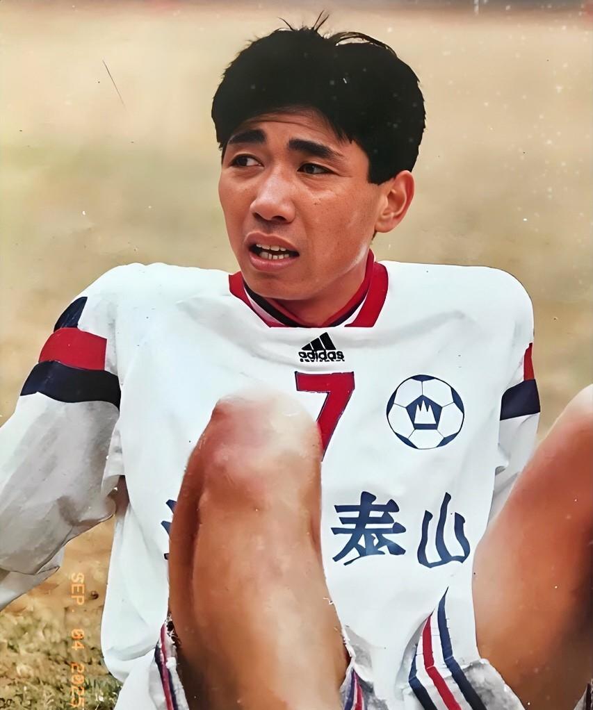山东泰山队的初代“快马”，速度型前锋的佼佼者，作为昔日殷铁生麾下的一张王牌，唐晓
