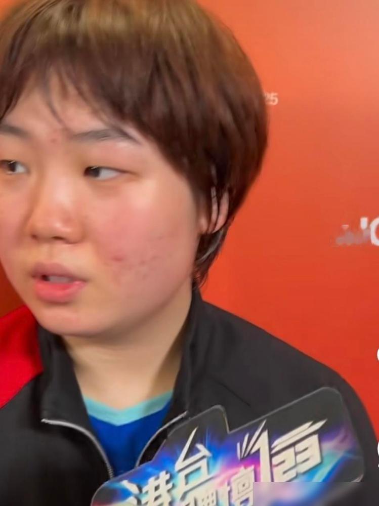 莎莎因伤退赛后，蒯曼的赛后采访。记者问到莎莎的情况，蒯曼有点担心的说：我也不