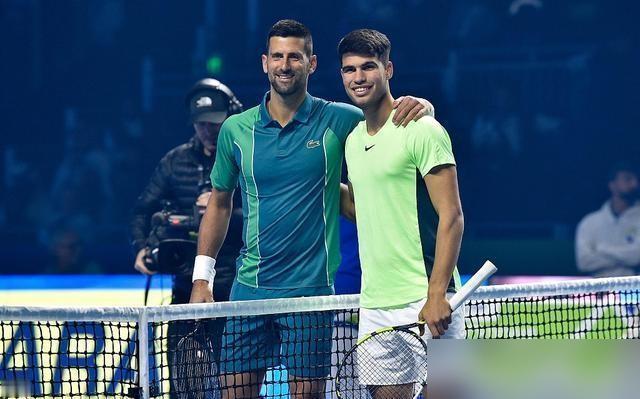 德约科维奇赛前统共就练了12分钟，屁股还没坐热就因为脖子疼收工了。你要是真信了他